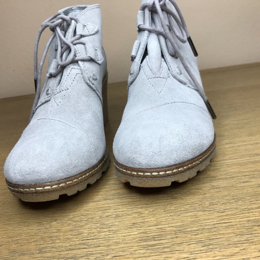 NEW TOMS Womens Suede Lace Up Wedge Ankle Booties 300716 ~ Size 7 - Picture 4 of 9